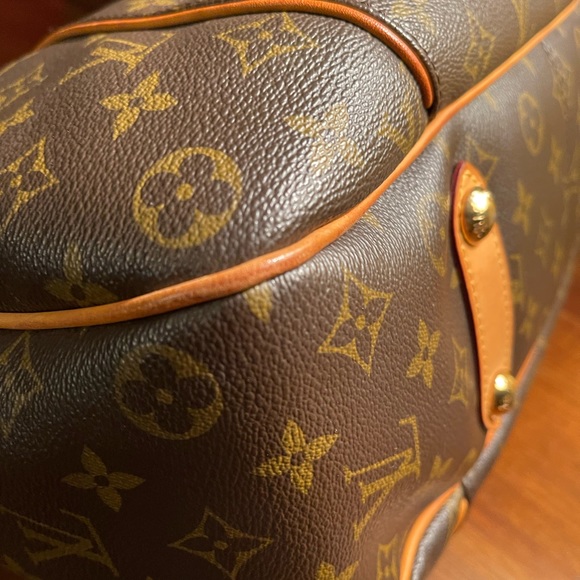 Authentic Louis Vuitton Monogram Galleria PM - Picture 7 of 16